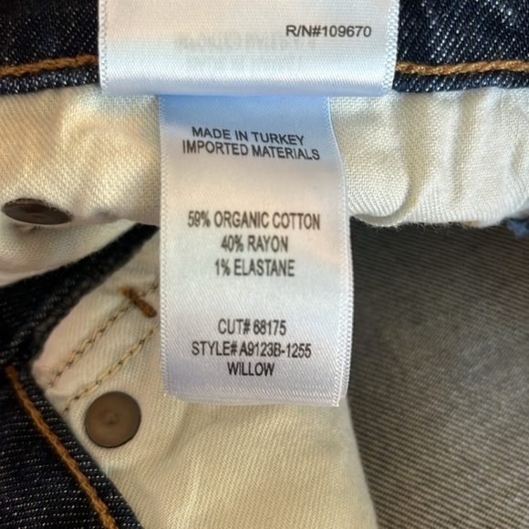 NWT AGOLDE Willow Mid Rise Slim Crop! - Picture 11 of 13